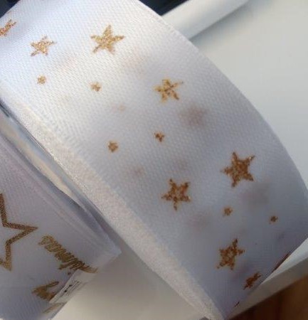 Saténová stuha tisk hvězdy 25 mm bílá