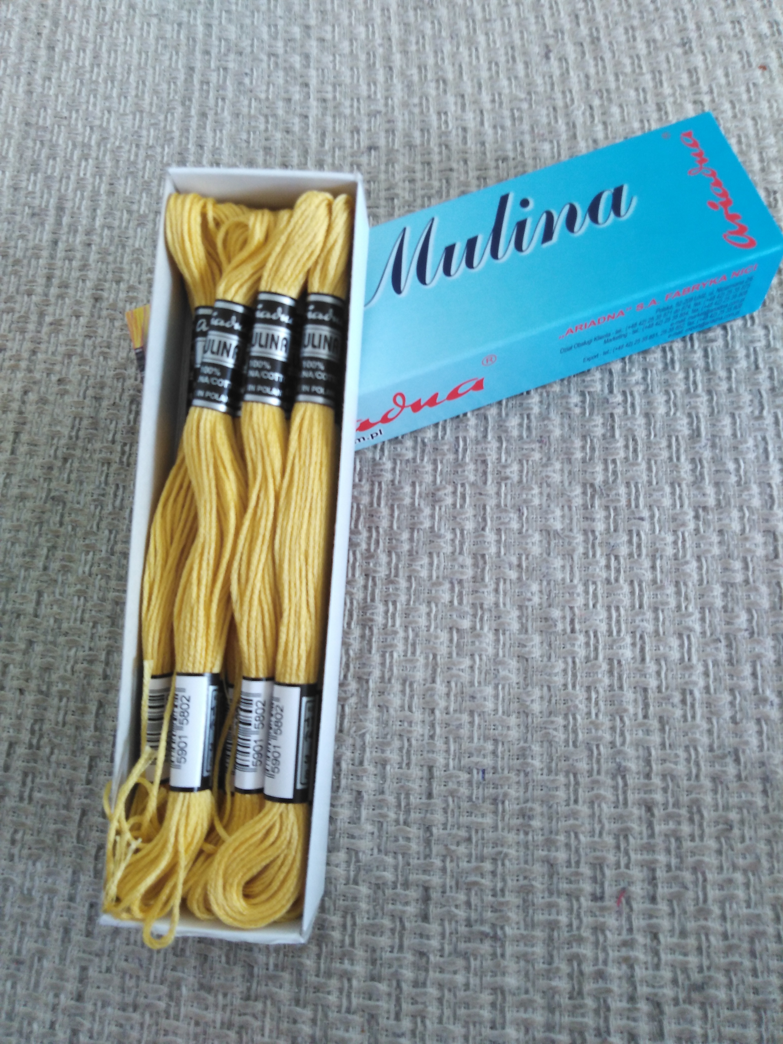 Příze na vyšívání Mulina - Ariadna bledě zlatá 1720