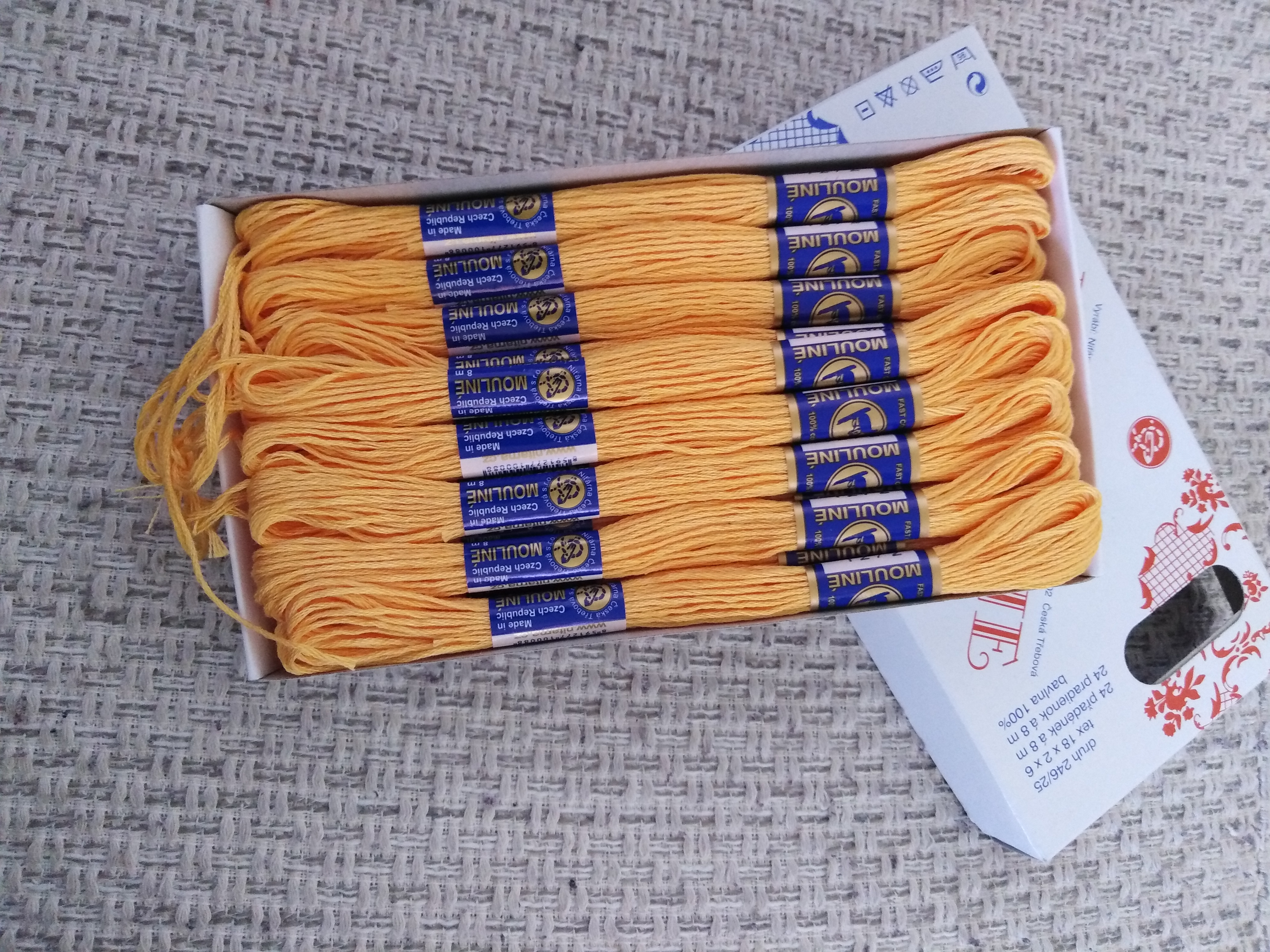 Příze na vyšívání Mouline oranžová 1272