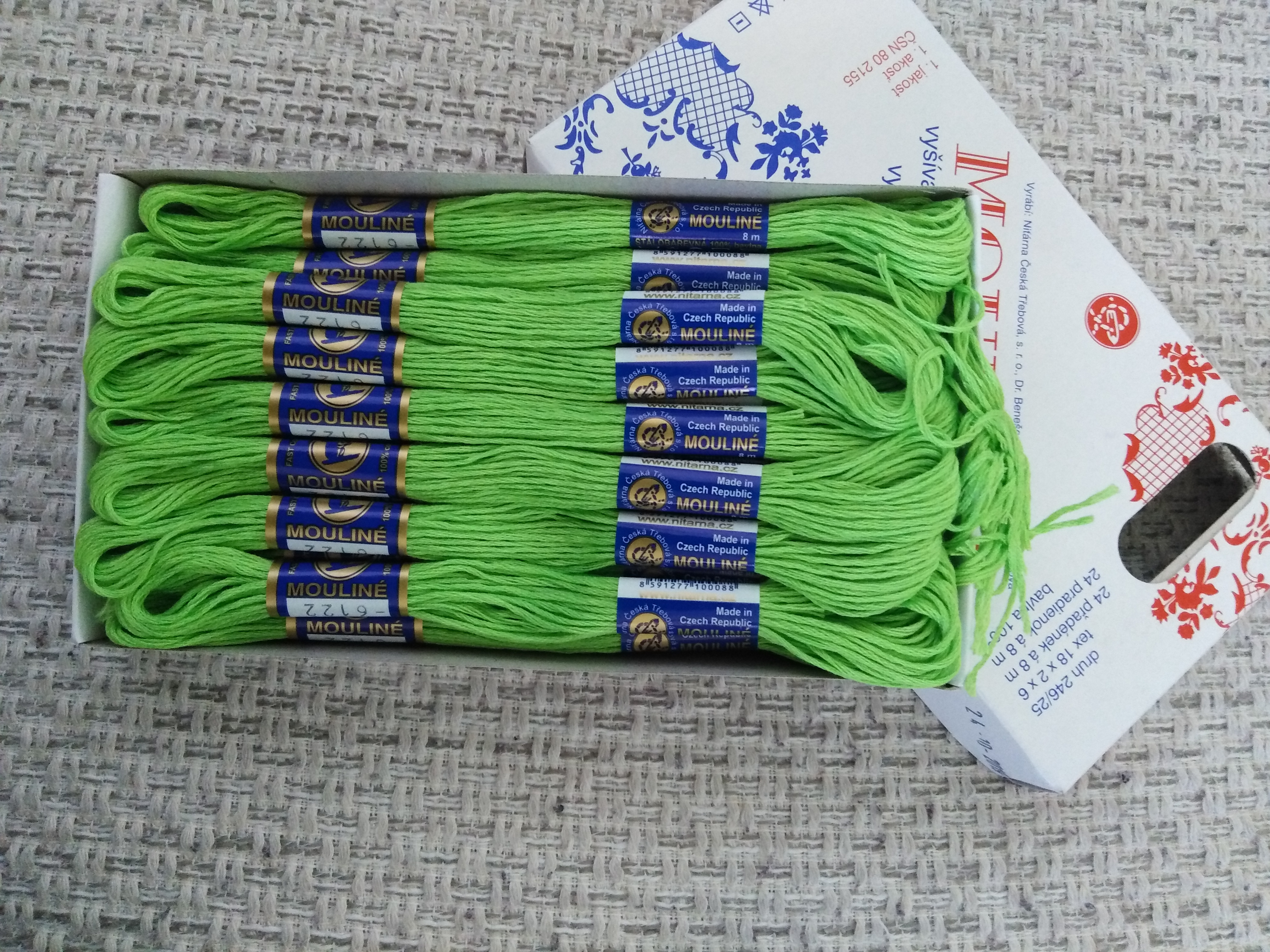 Příze na vyšívání Mouline jarní zeleň 6122