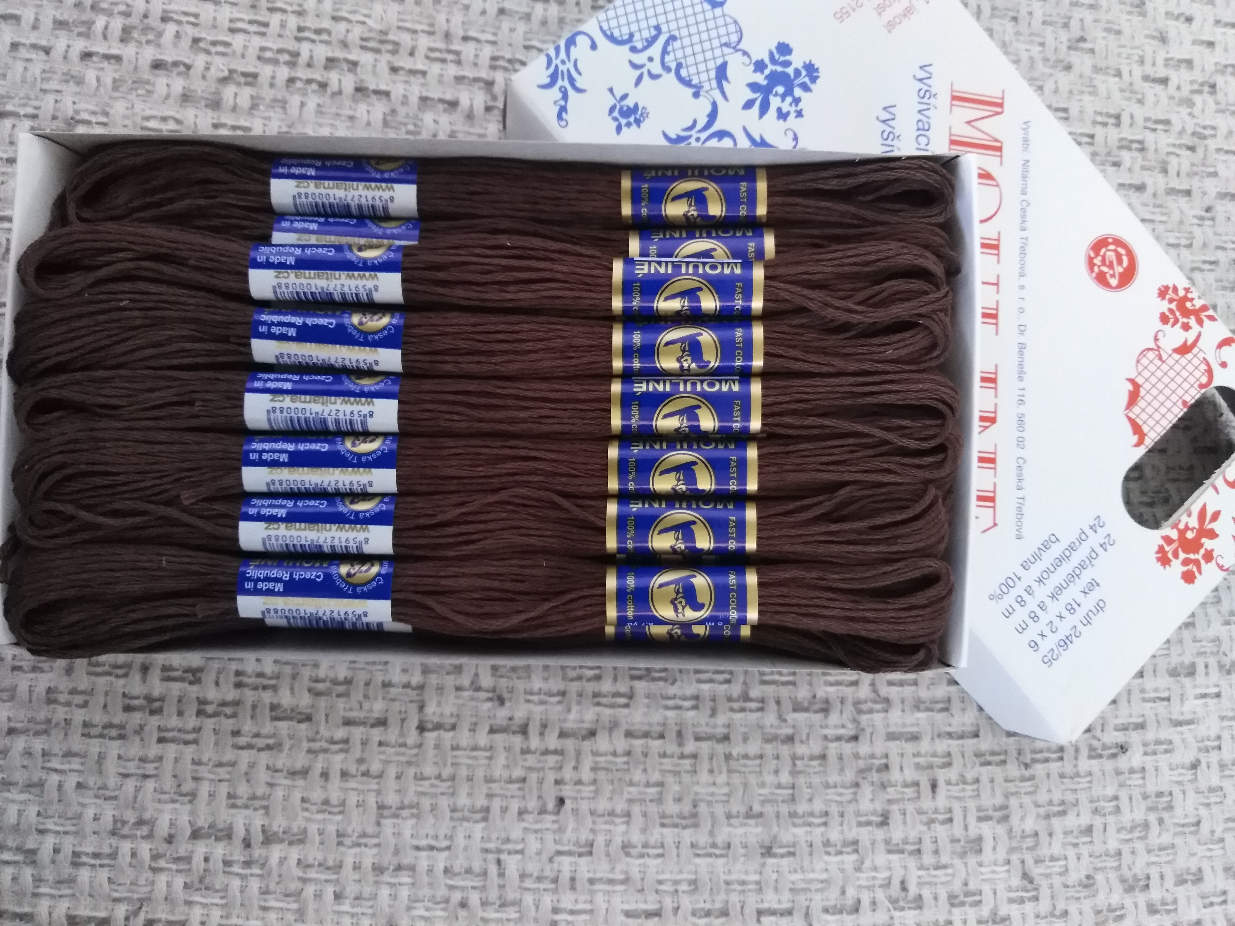 Příze na vyšívání Mouline tmavě hnědá 7992