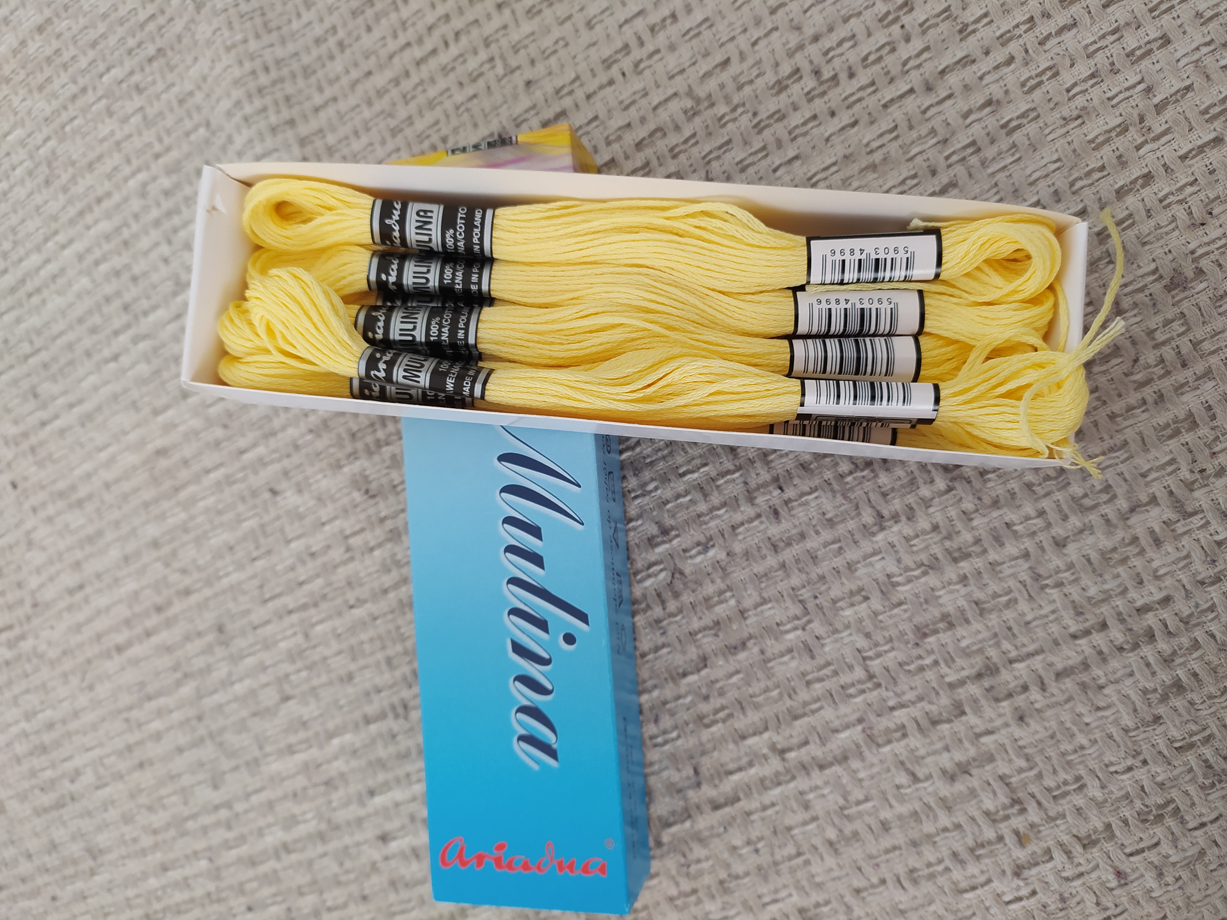 Příze na vyšívání Mulina - Ariadna světle žlutá 1512