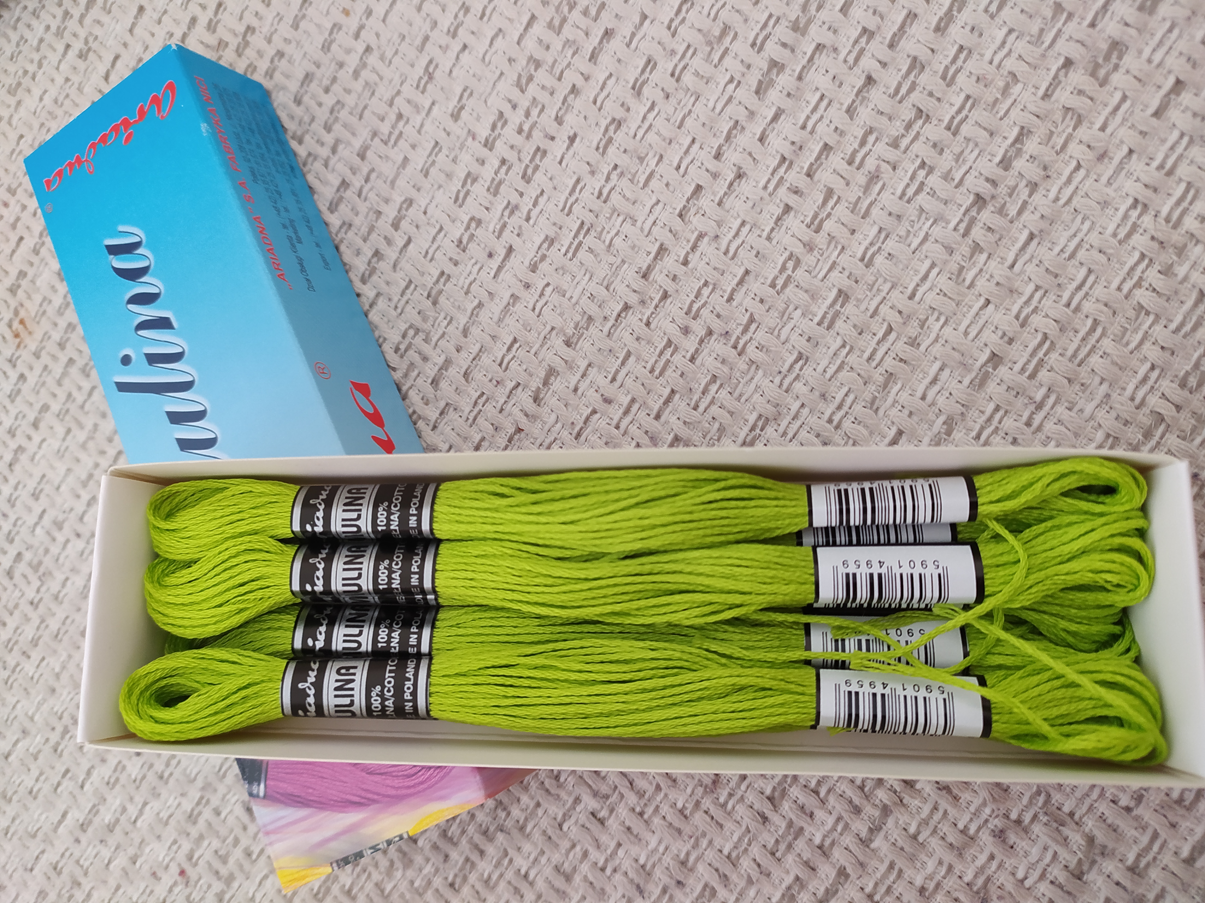 Příze na vyšívání Mulina - Ariadna krémová zeleň 1698