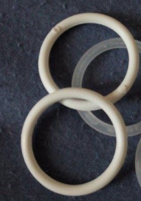 Záclonový kroužek 40/34 mm bílý