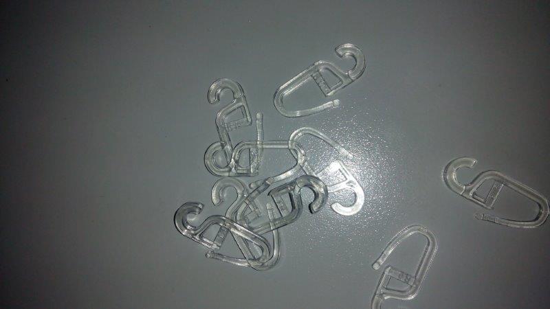 Záclonový háček 30 mm čirý