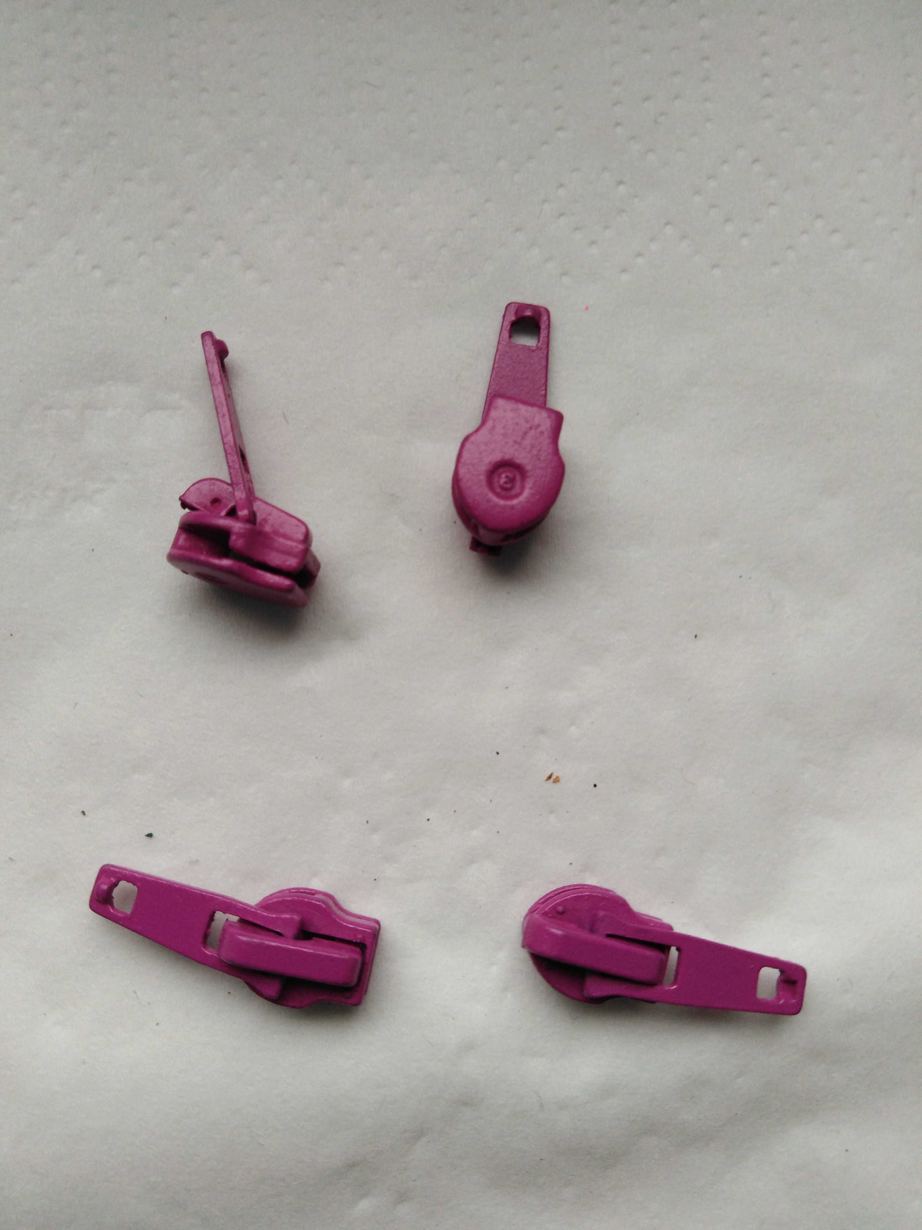 Jezdec k zipům WS0 aretační lakovaný tmavý cyklámen