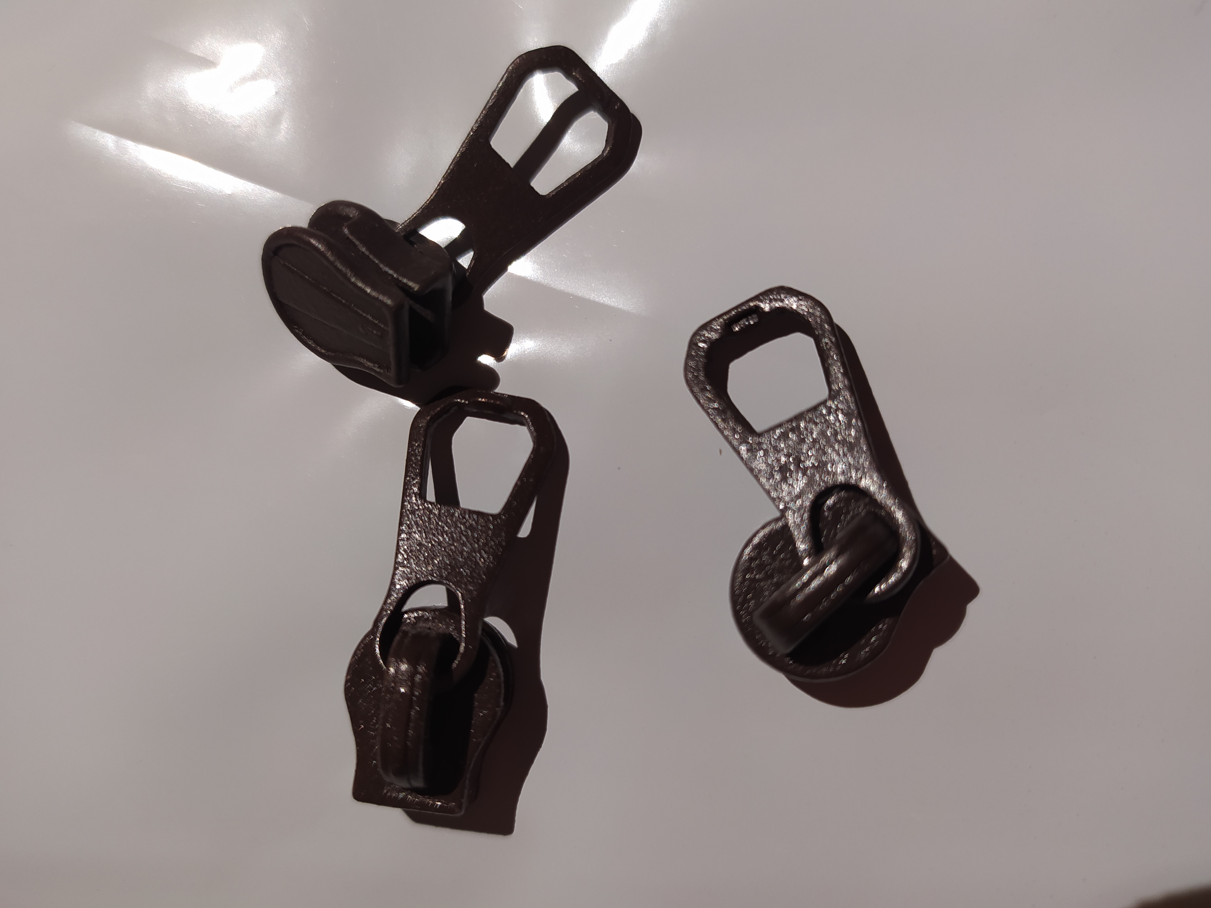 Jezdec W10 nearetační lakovaný tmavě hnědý