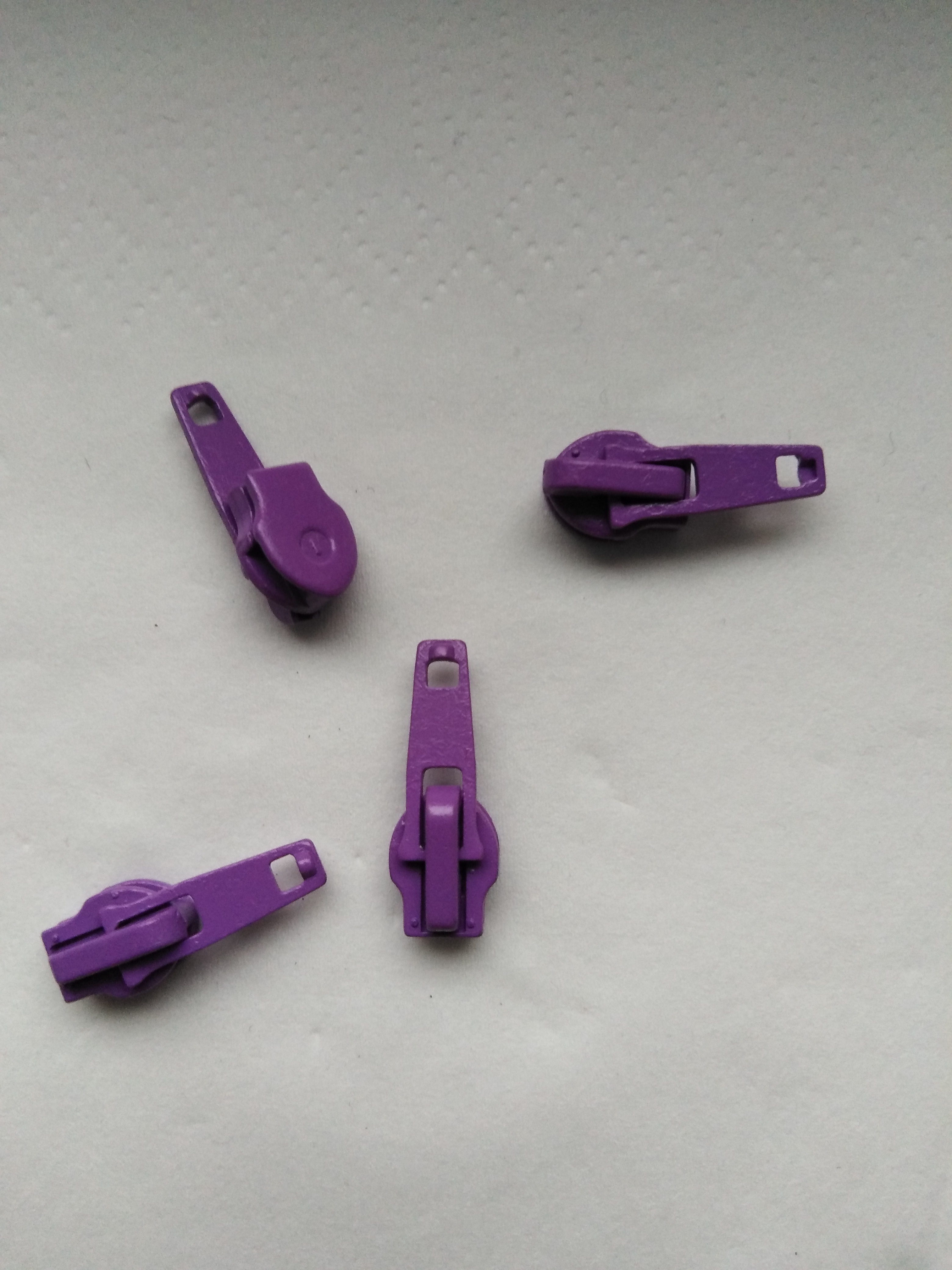 Jezdec k zipům WS0 aretační lakovaný středně fialový